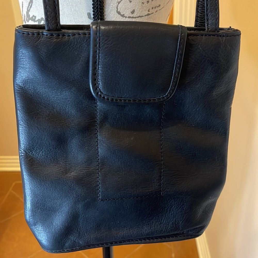 Black Leather Fossil Handbag.